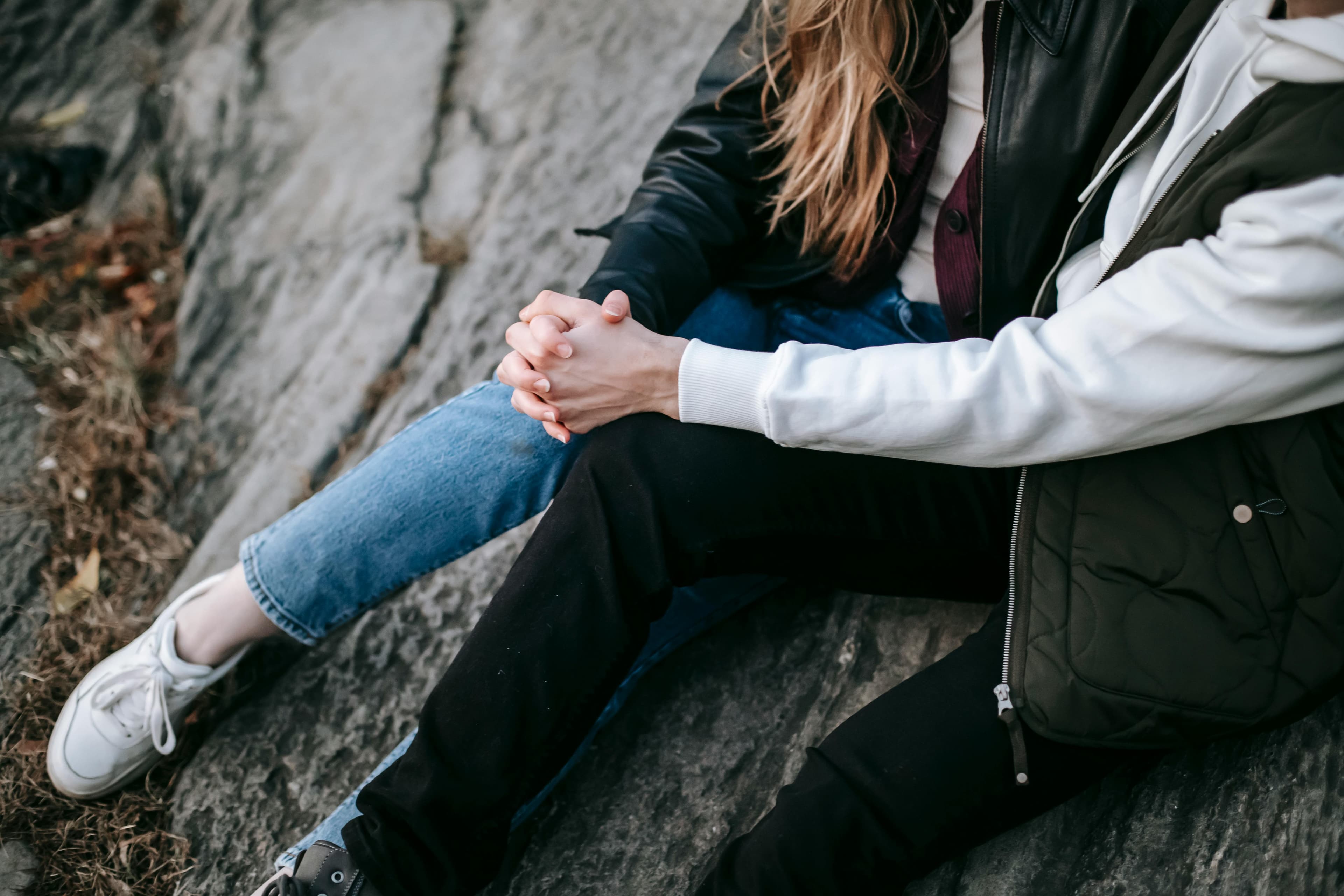 Relations karmiques, âmes sœurs ou flammes jumelles : comment faire la différence ?