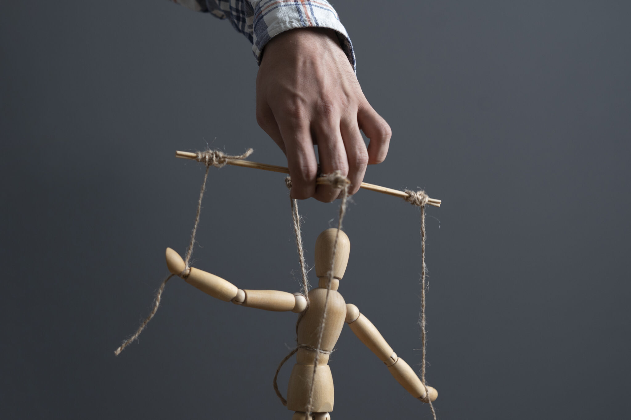 a hand manipulate threaded puppet marionette huma 2022 09 19 19 29 57 utc scaled